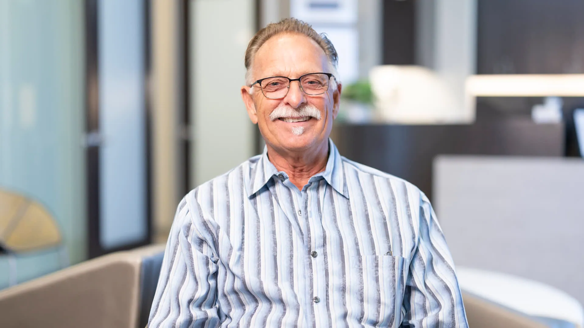 Steven, a tooth extraction and dental implant patient, sharing his experience