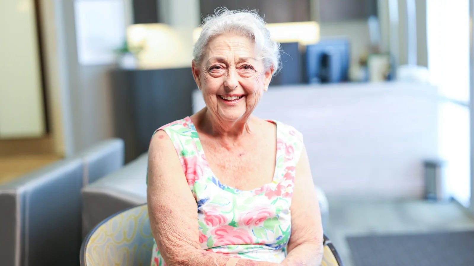 Dennise, a dental implant patient, sharing her experience