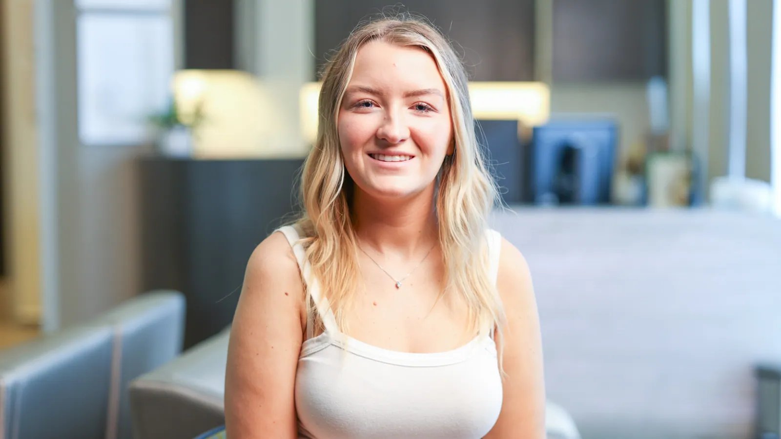 Leah, a jaw surgery patient, sharing her experience